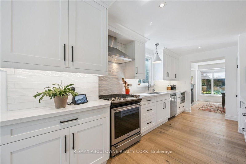 489 Rebecca Oakville,ON L6K 1K8 — Photo 10