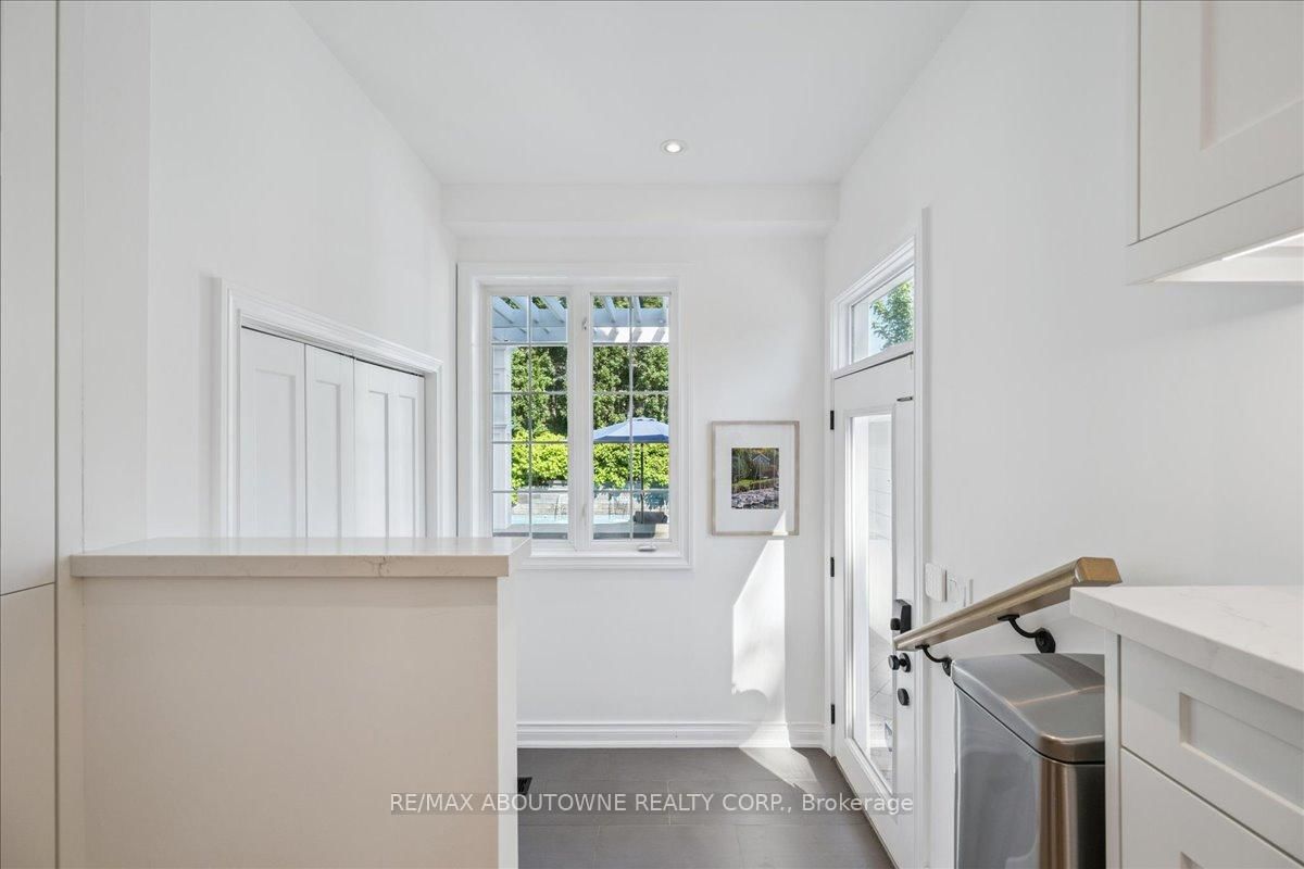 489 Rebecca Street • Oakville, ON photo 14