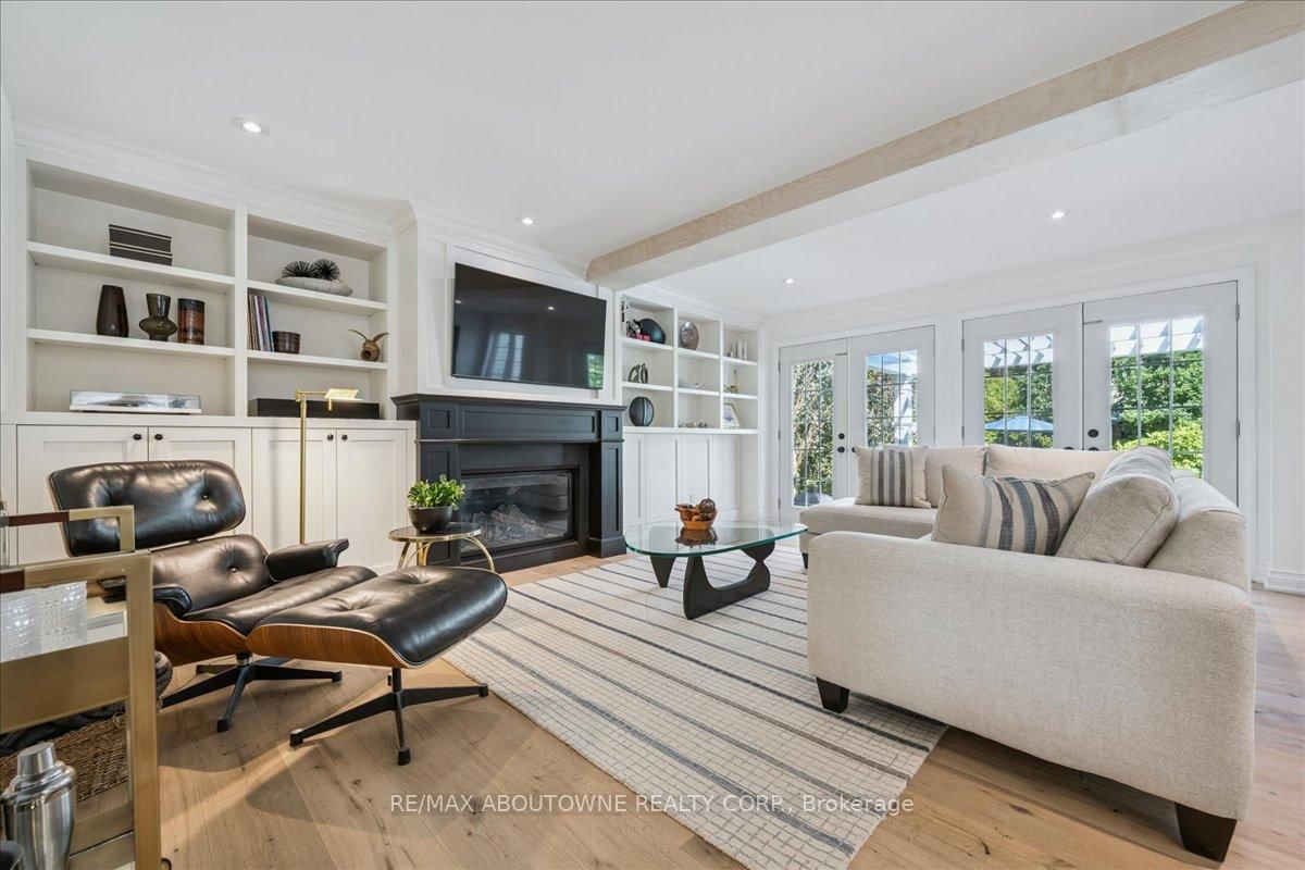 489 Rebecca Street • Oakville, ON photo 16