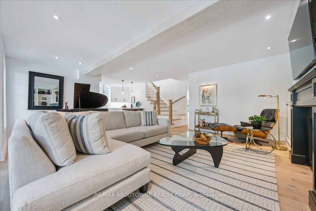 489 Rebecca Street • Oakville, ON photo 17