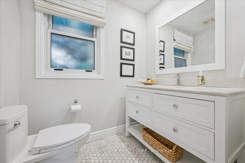 489 Rebecca Oakville,ON L6K 1K8 — Photo 19