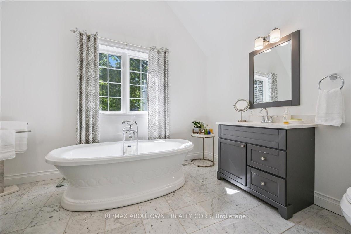 489 Rebecca Street • Oakville, ON photo 28