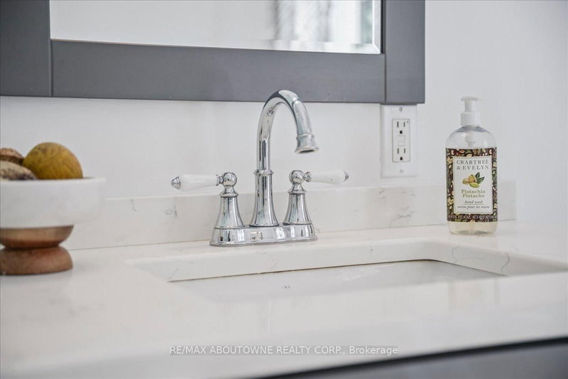 489 Rebecca Oakville,ON L6K 1K8 — Photo 30