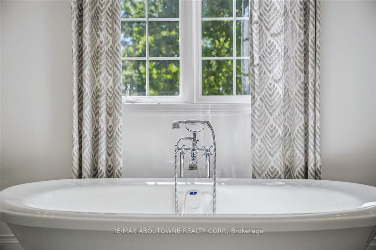 489 Rebecca Street • Oakville, ON photo 31