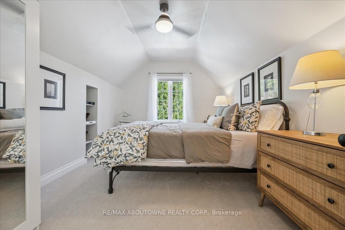 489 Rebecca Street • Oakville, ON photo 32