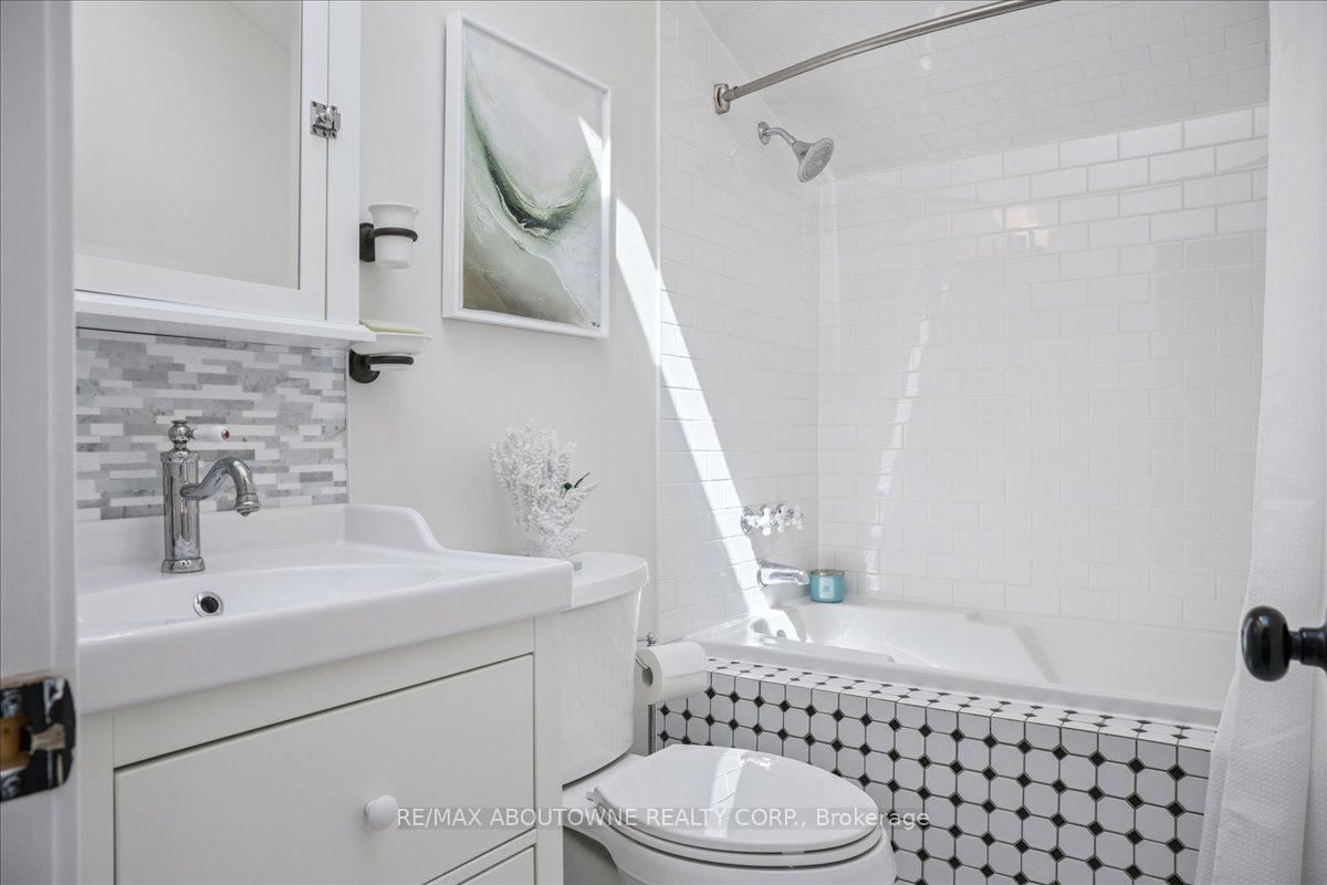489 Rebecca Street • Oakville, ON photo 35