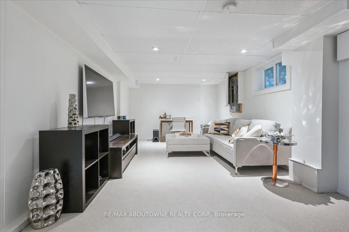 489 Rebecca Street • Oakville, ON photo 37