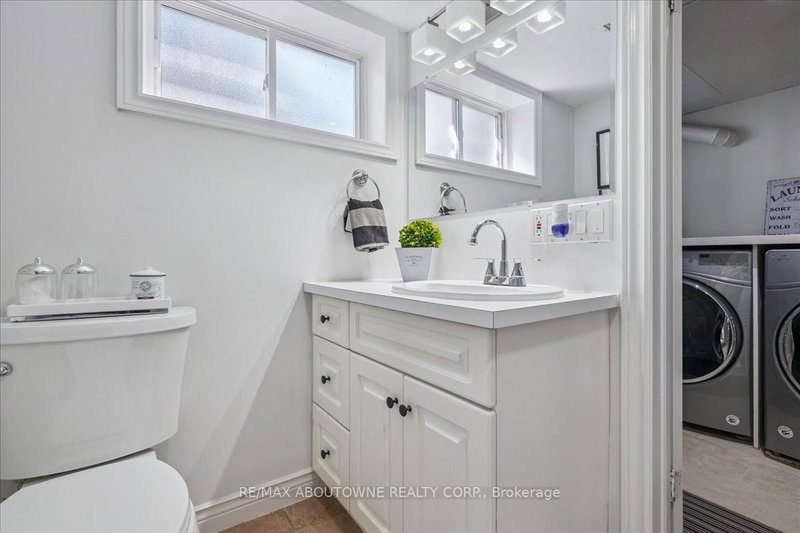 489 Rebecca Oakville,ON L6K 1K8 — Photo 38