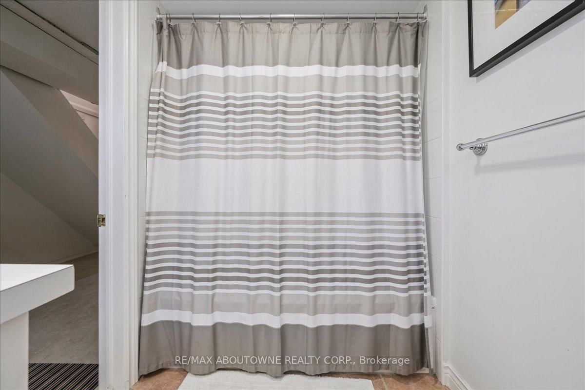 489 Rebecca Street • Oakville, ON photo 39