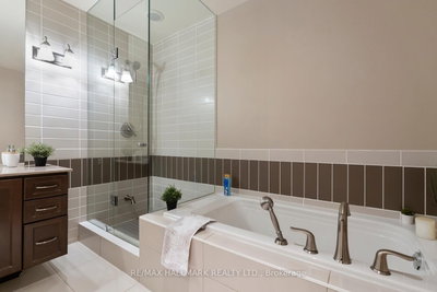 1 Hurontario Mississauga,ON L5G 0A3 — Photo 19