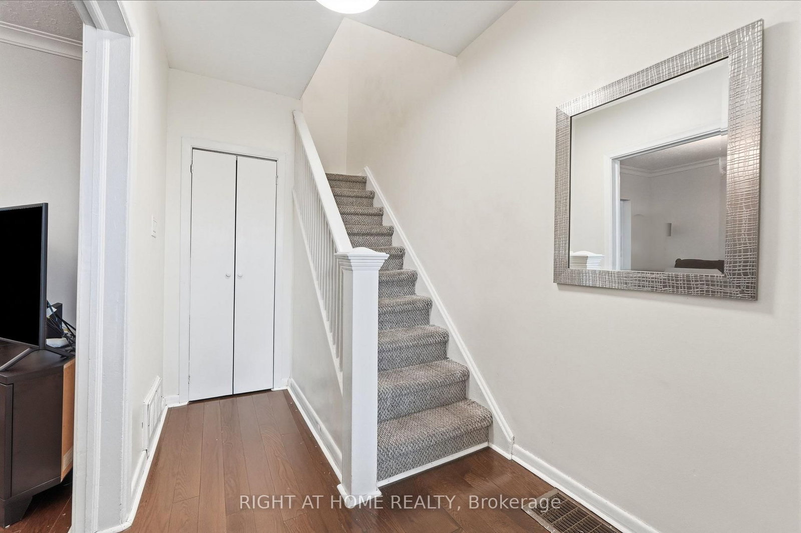 16 Greendale Avenue • Toronto, ON photo 34