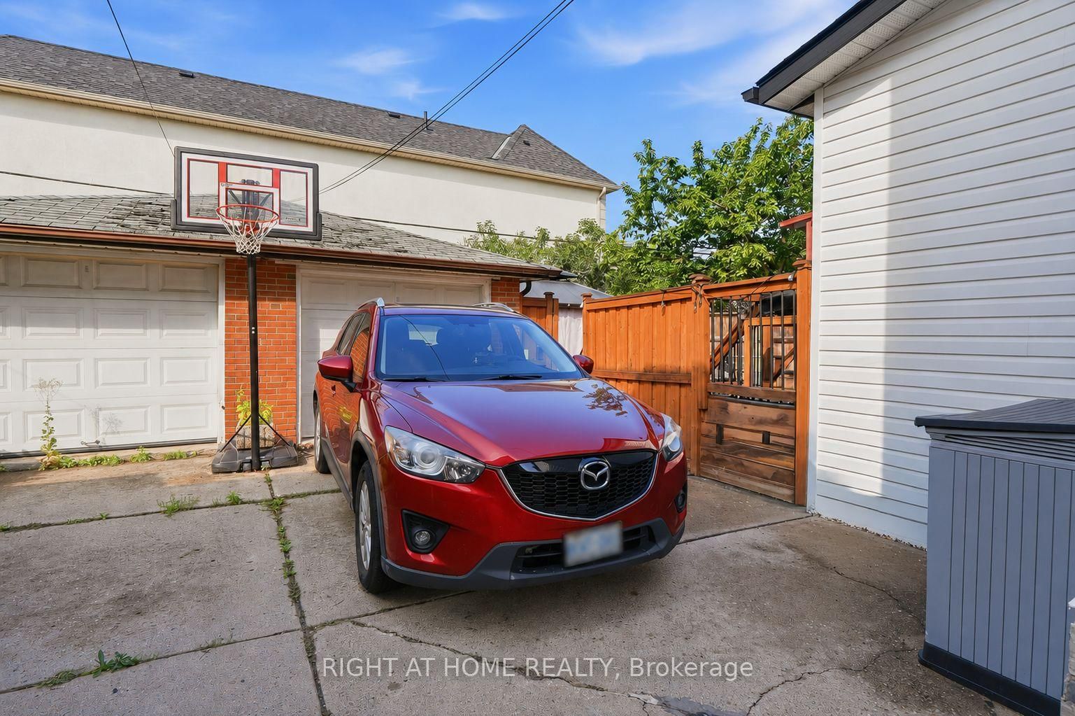 16 Greendale Avenue • Toronto, ON photo 35