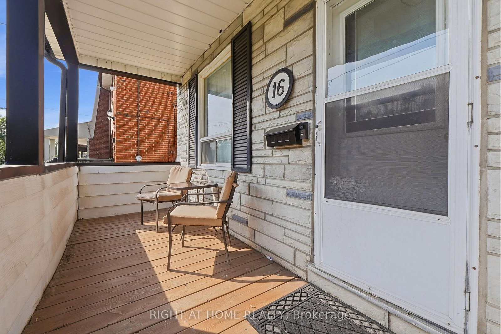 16 Greendale Avenue • Toronto, ON photo 4