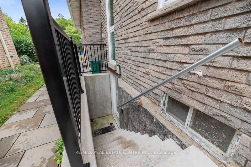 265 Coxe Boulevard E