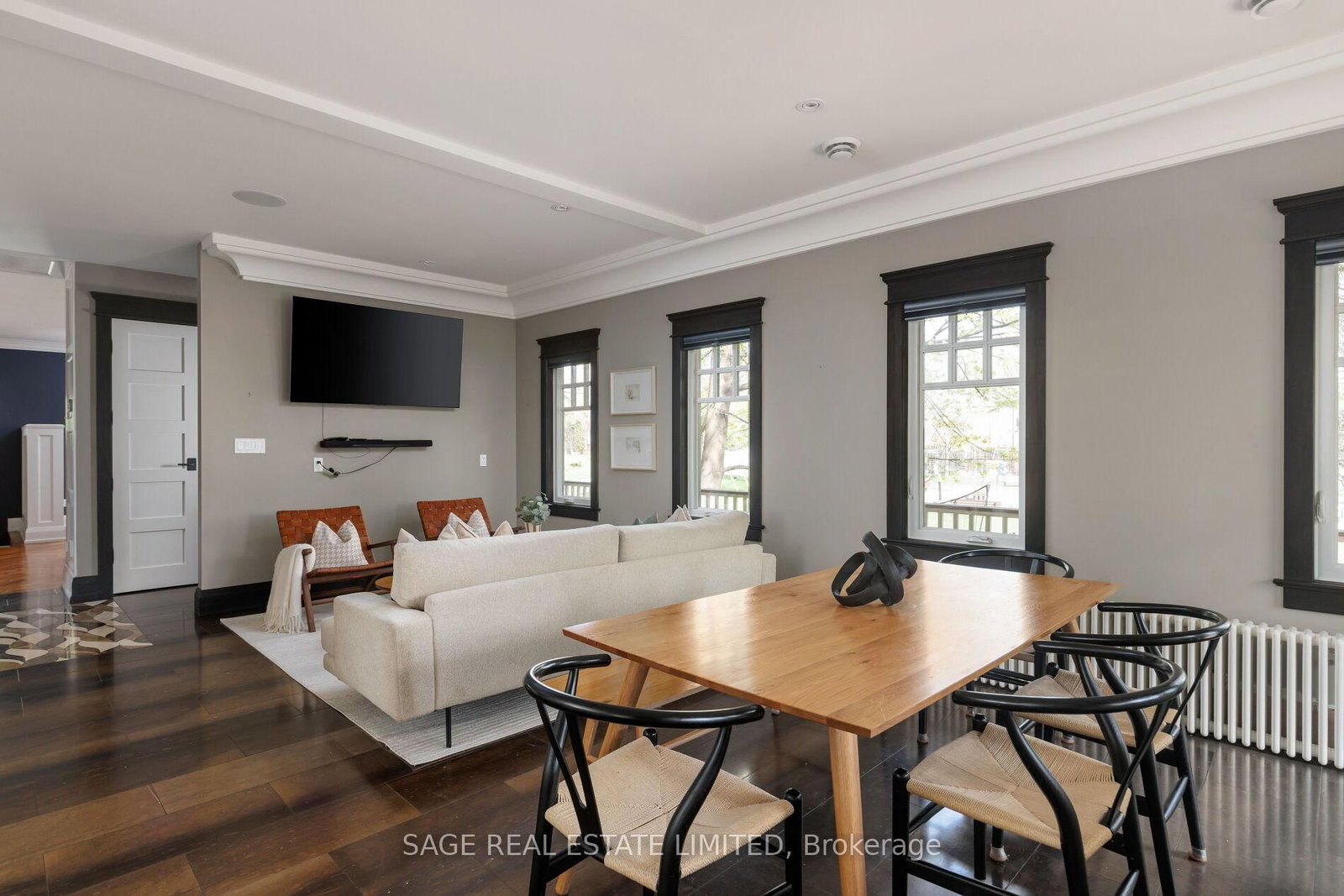 39 Loyalist Road • Toronto, ON photo 5