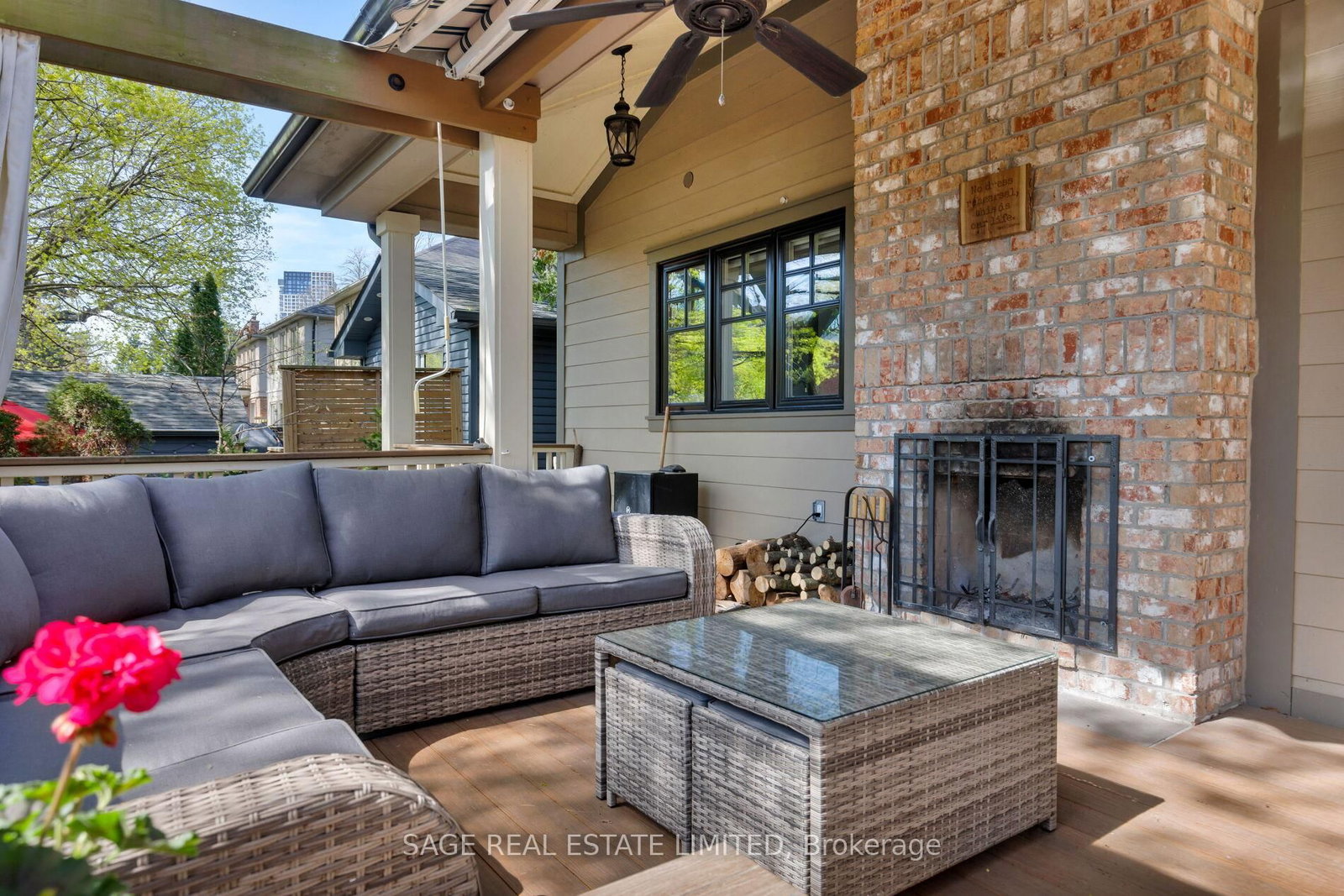 39 Loyalist Road • Toronto, ON photo 8