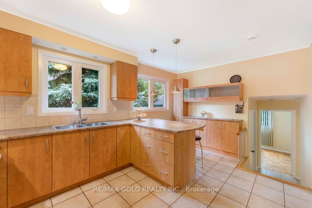 29 Carberry Crescent • Brampton, ON photo 9