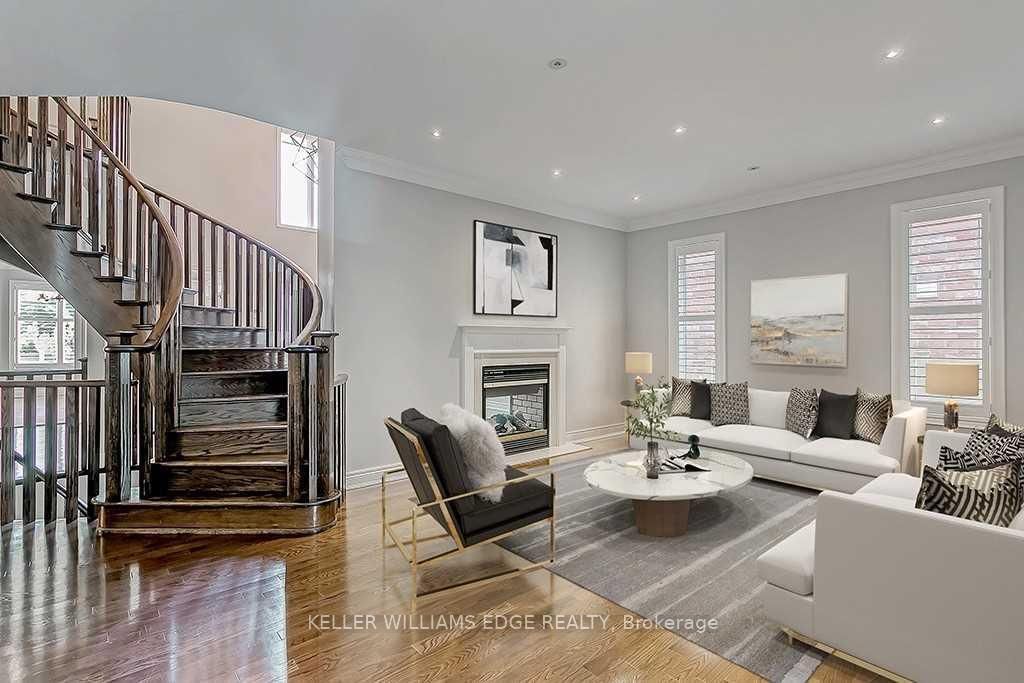 2384 Rock Point Drive • Oakville, ON photo 3