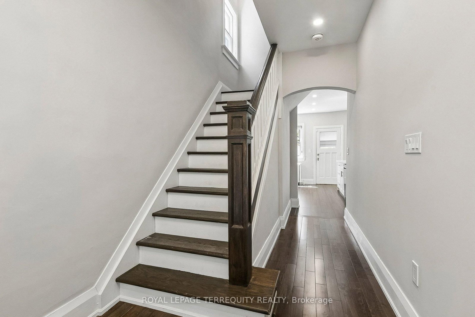 407 Annette Street • Toronto, ON photo 10