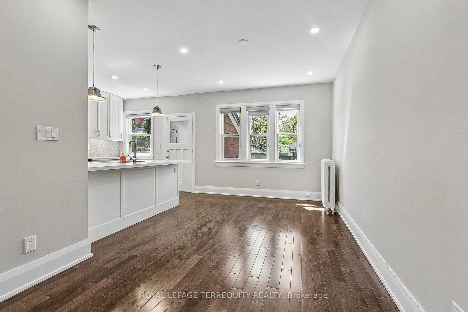 407 Annette Street • Toronto, ON photo 12