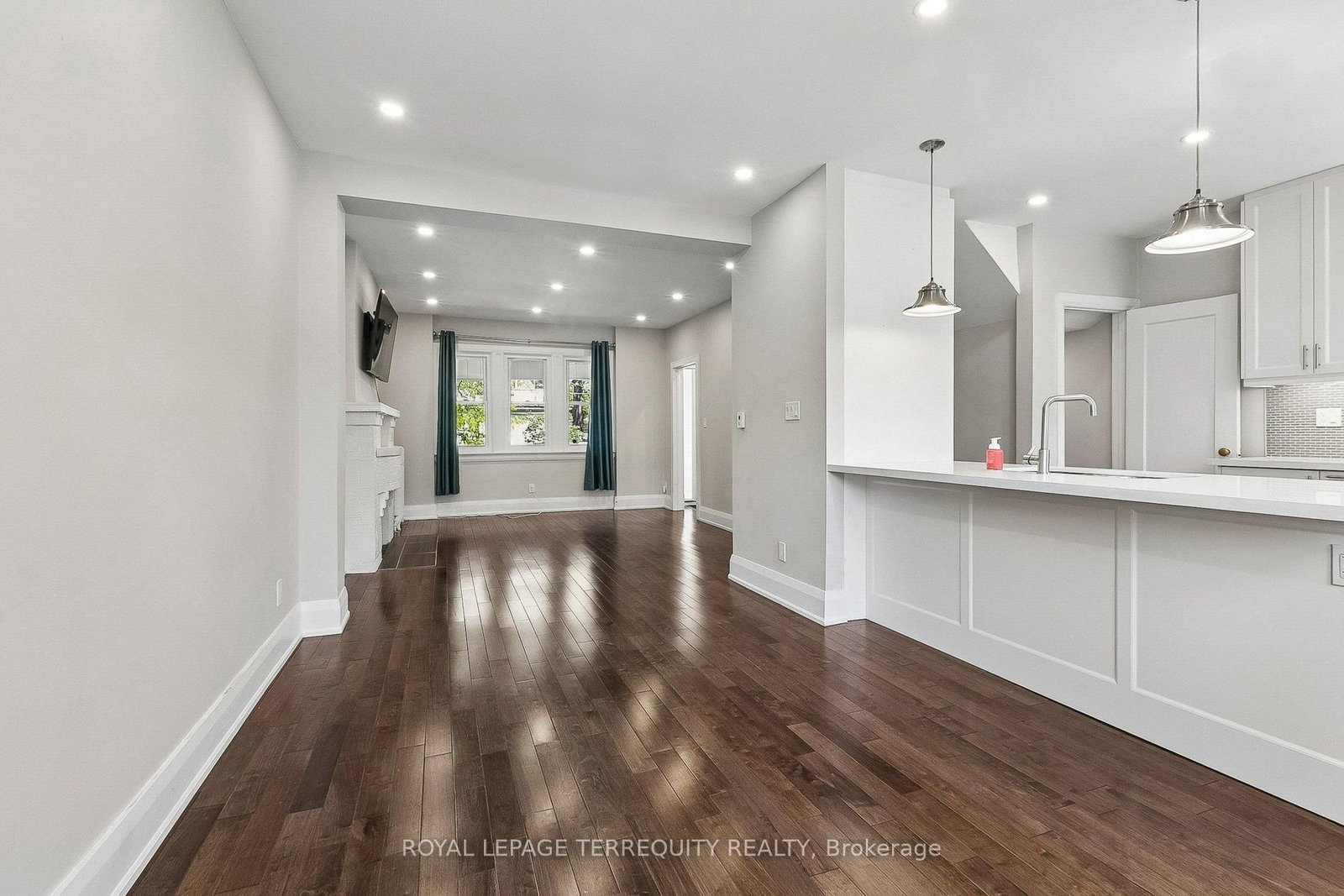 407 Annette Street • Toronto, ON photo 13