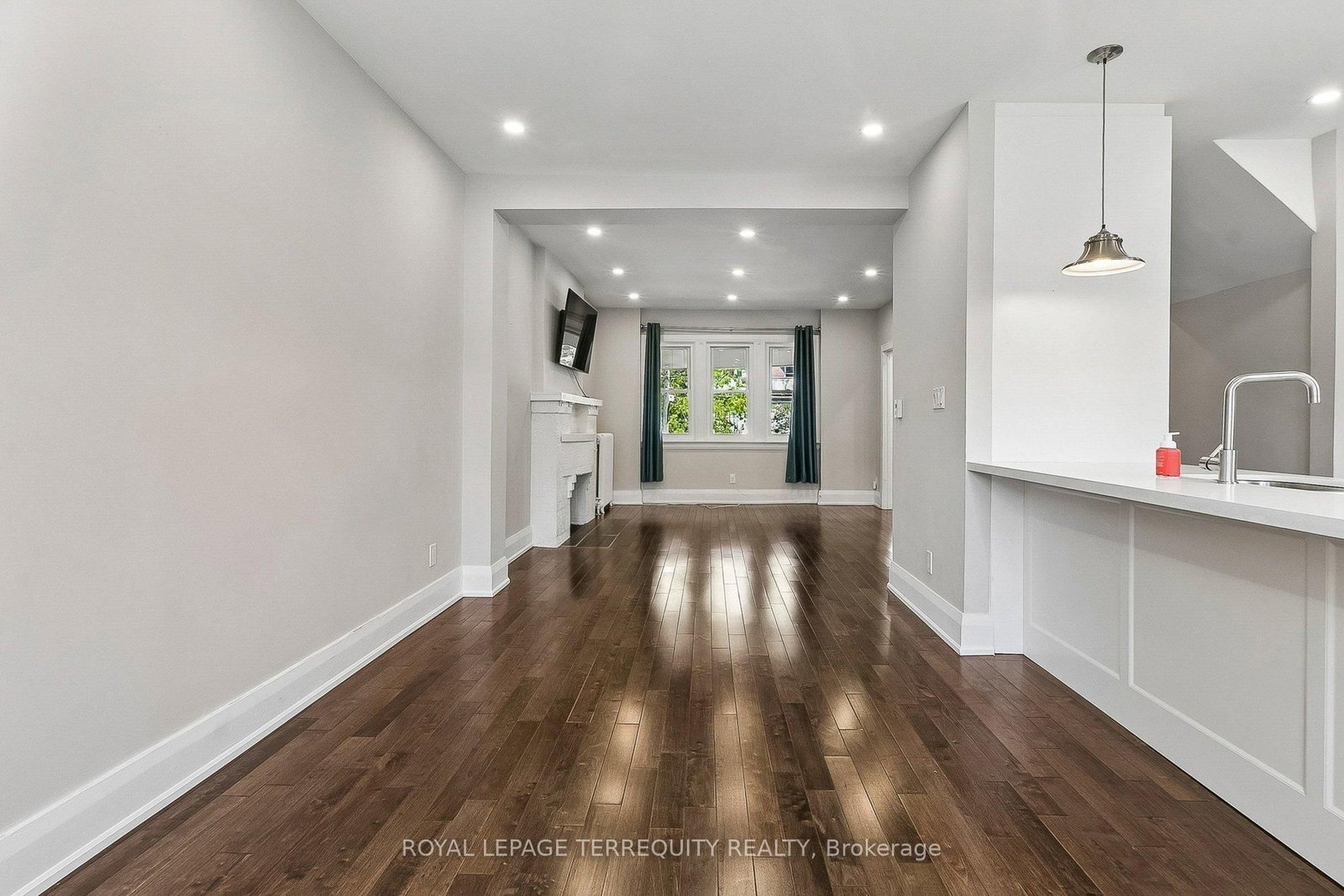 407 Annette Street • Toronto, ON photo 14