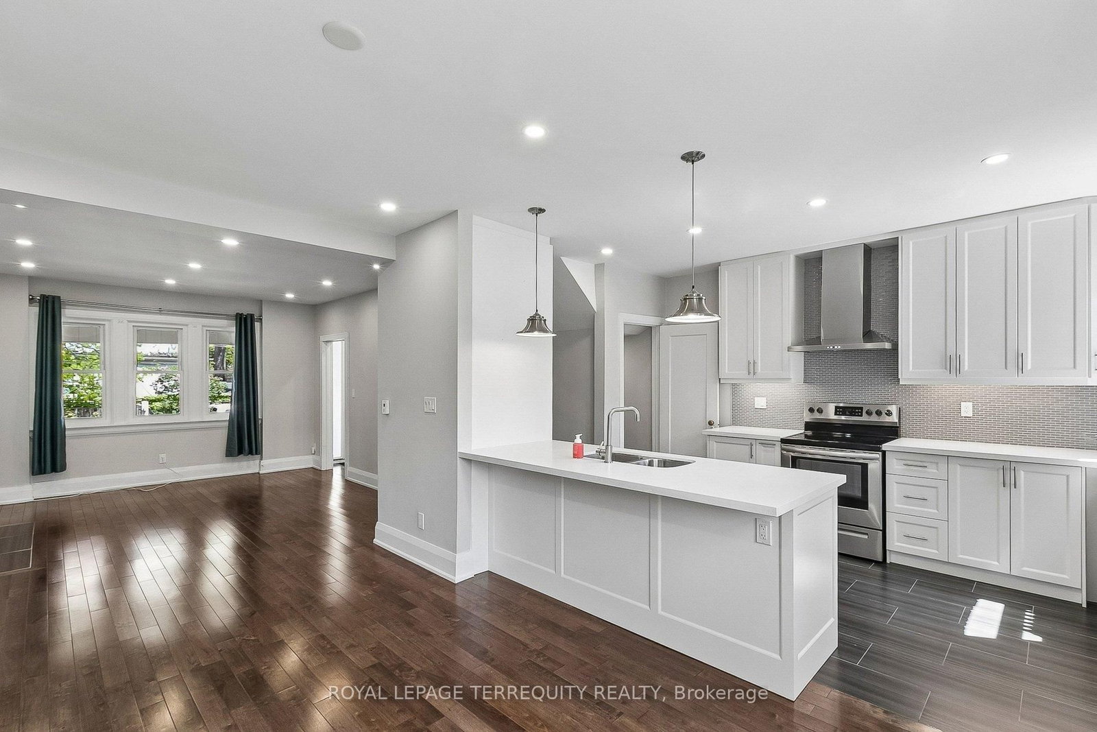 407 Annette Street • Toronto, ON photo 16