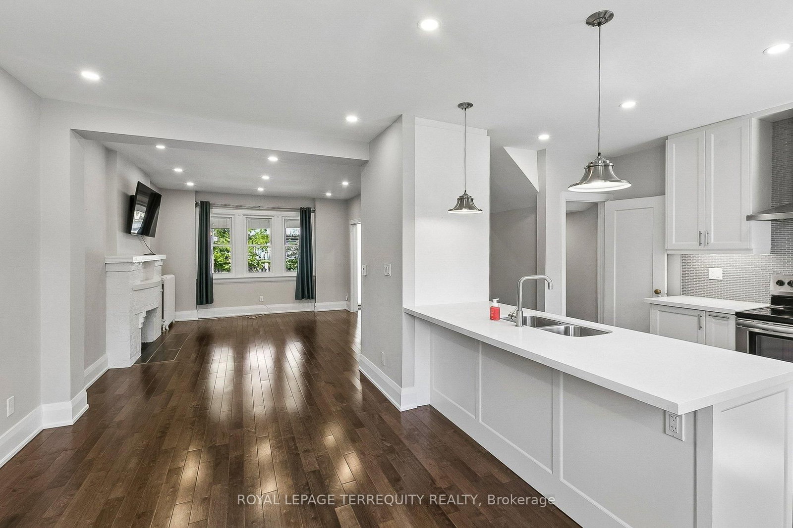 407 Annette Street • Toronto, ON photo 19