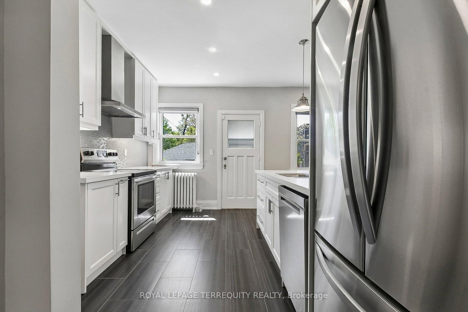 407 Annette Street • Toronto, ON photo 20