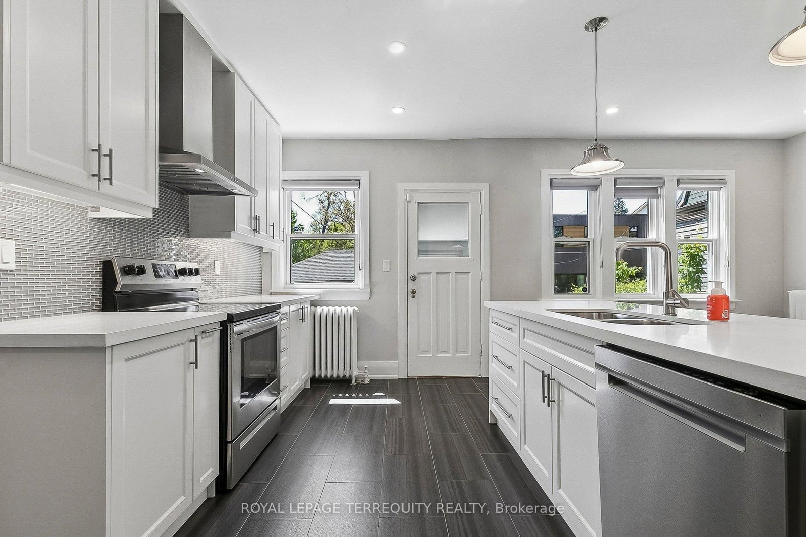 407 Annette Street • Toronto, ON photo 21