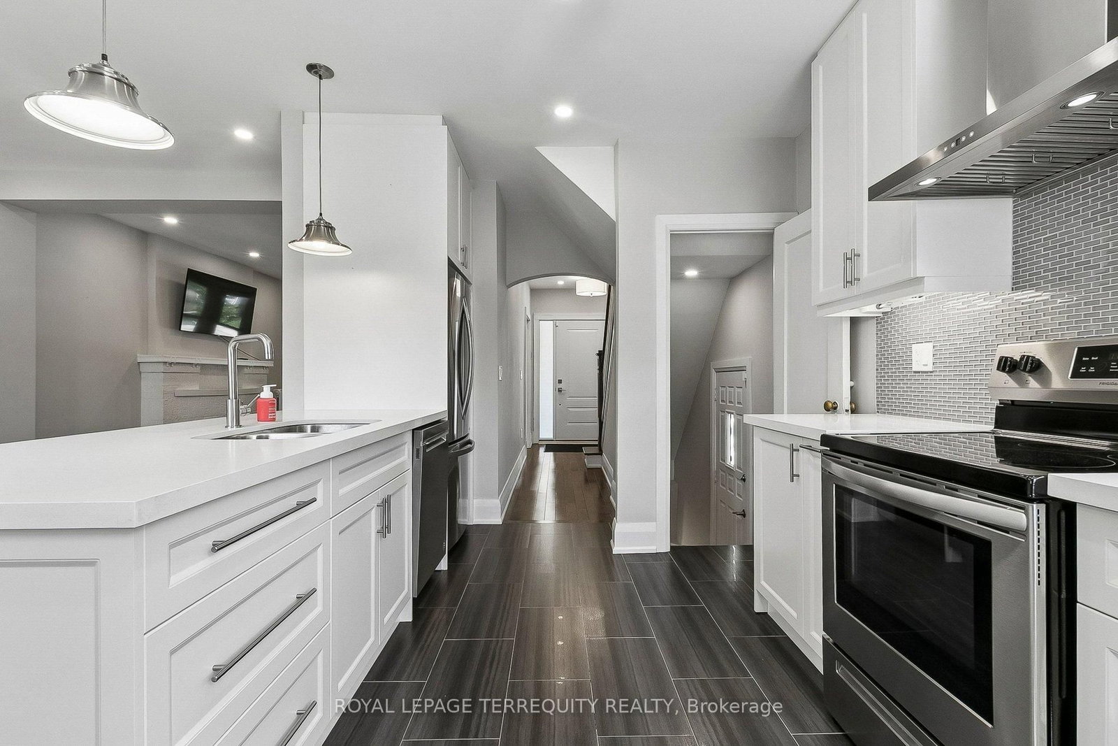 407 Annette Street • Toronto, ON photo 24