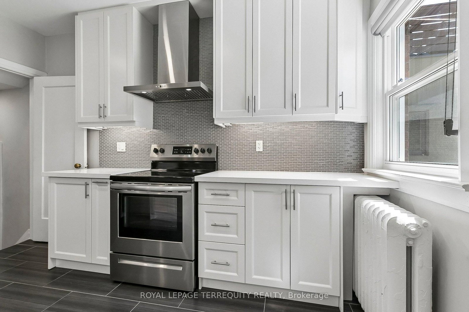 407 Annette Street • Toronto, ON photo 25