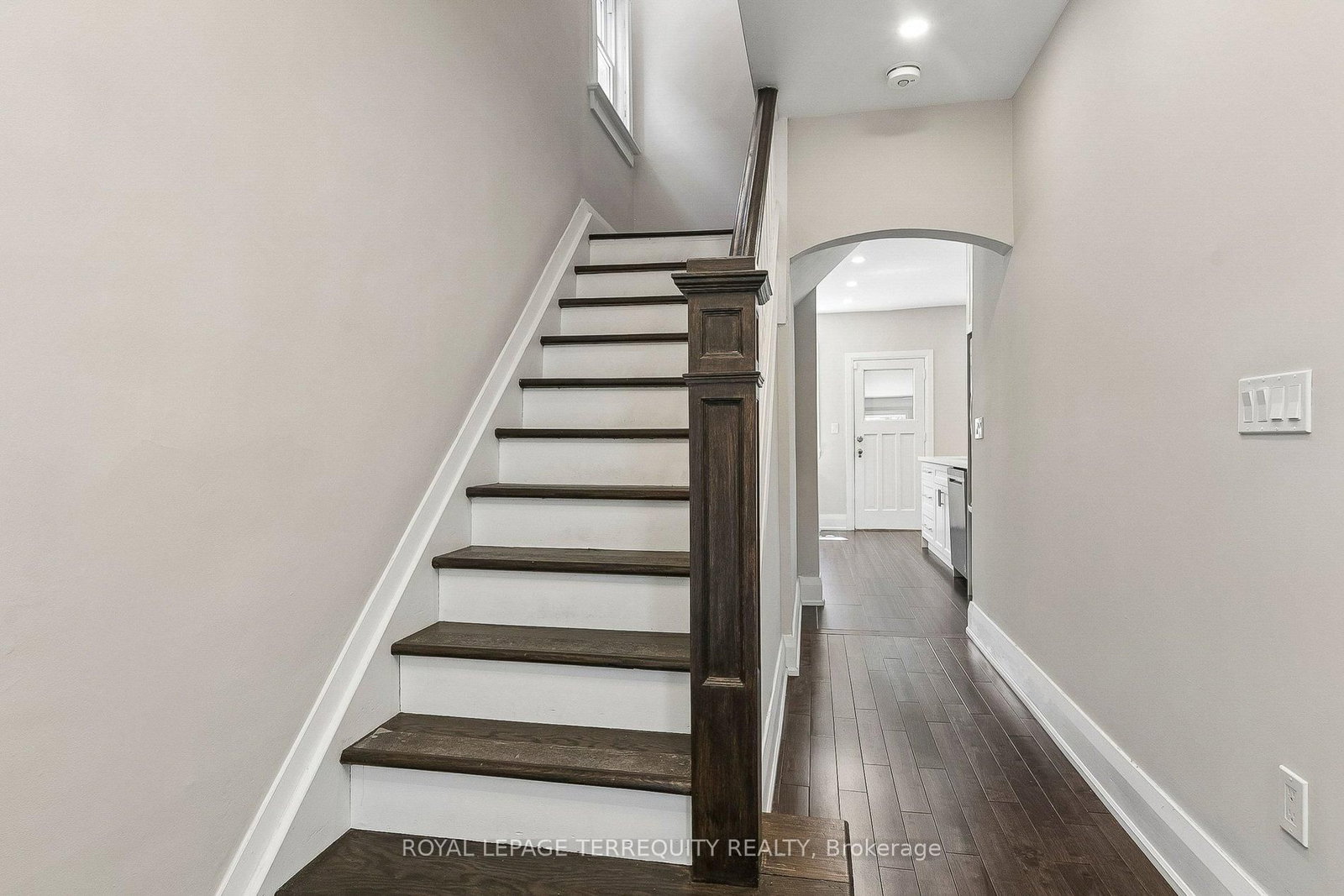 407 Annette Street • Toronto, ON photo 27
