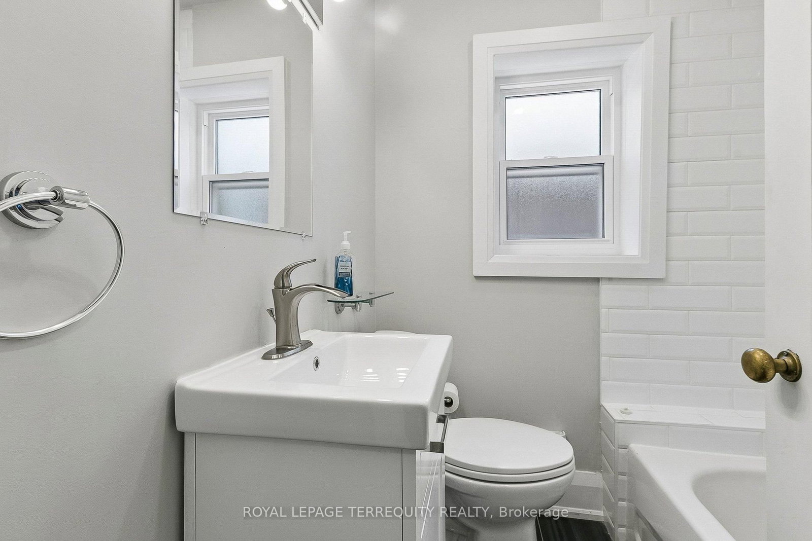 407 Annette Street • Toronto, ON photo 37