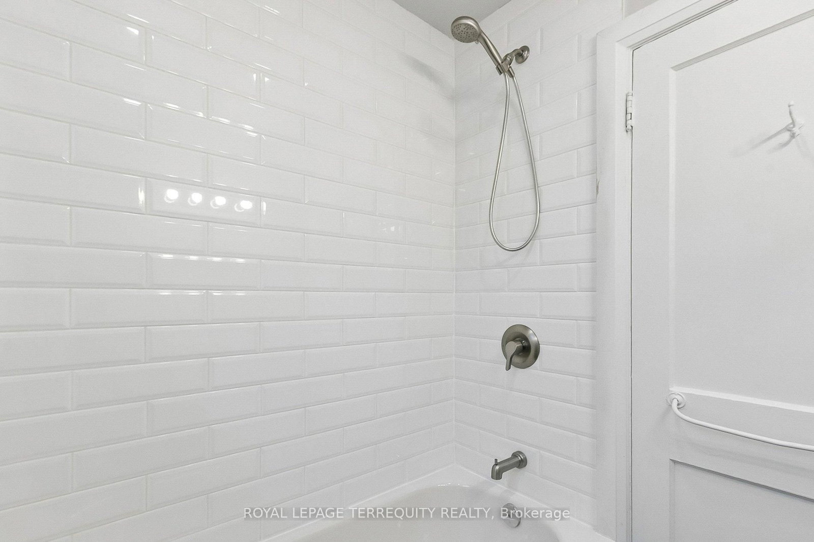 407 Annette Street • Toronto, ON photo 38