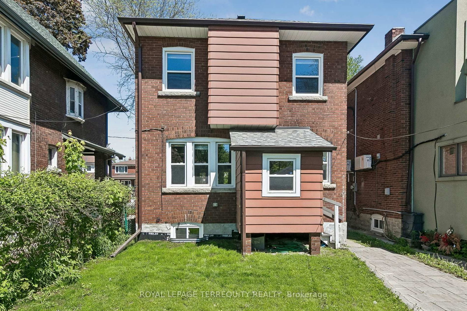407 Annette Street • Toronto, ON photo 44