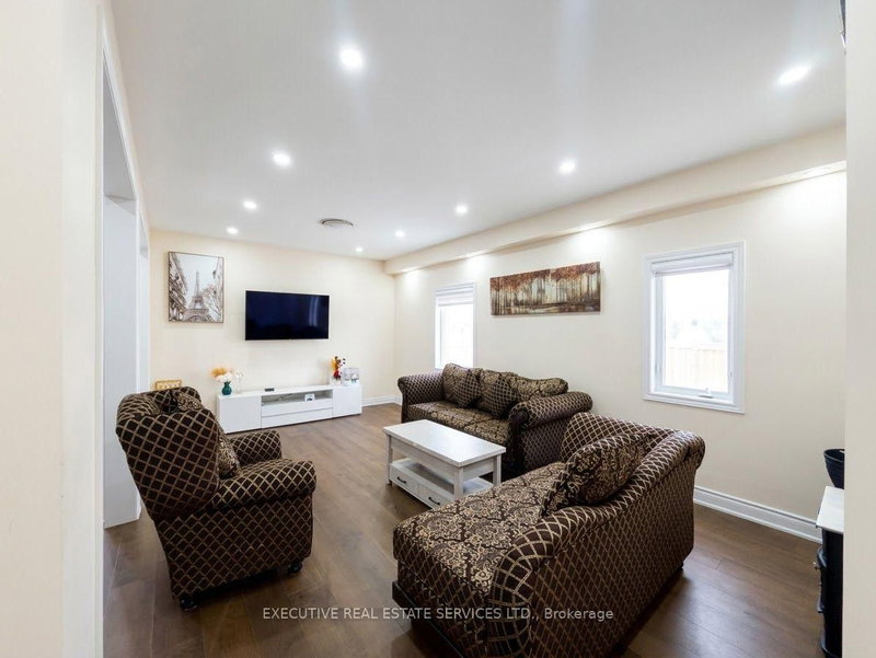 118 Turquoise Crescent