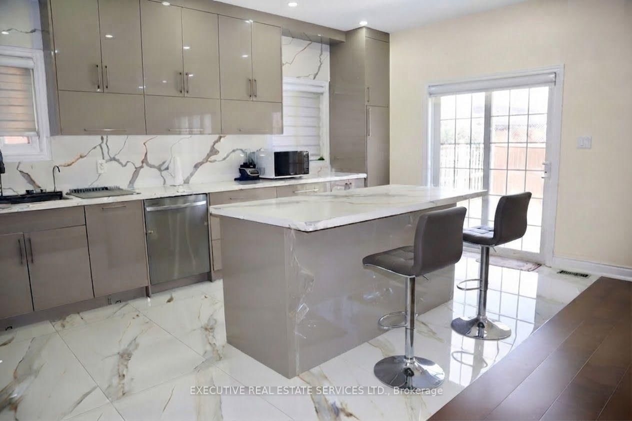 118 Turquoise Crescent • Brampton, ON photo 4