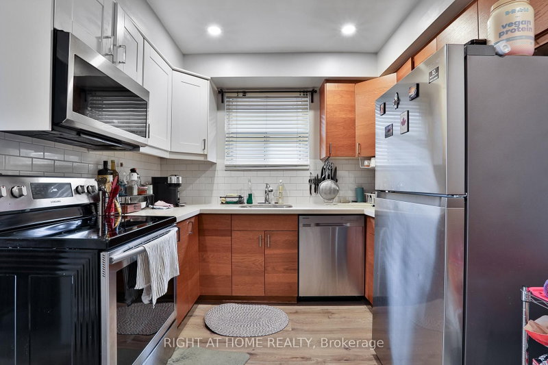 35 15 Toronto,ON M8V 3J3 — Photo 24