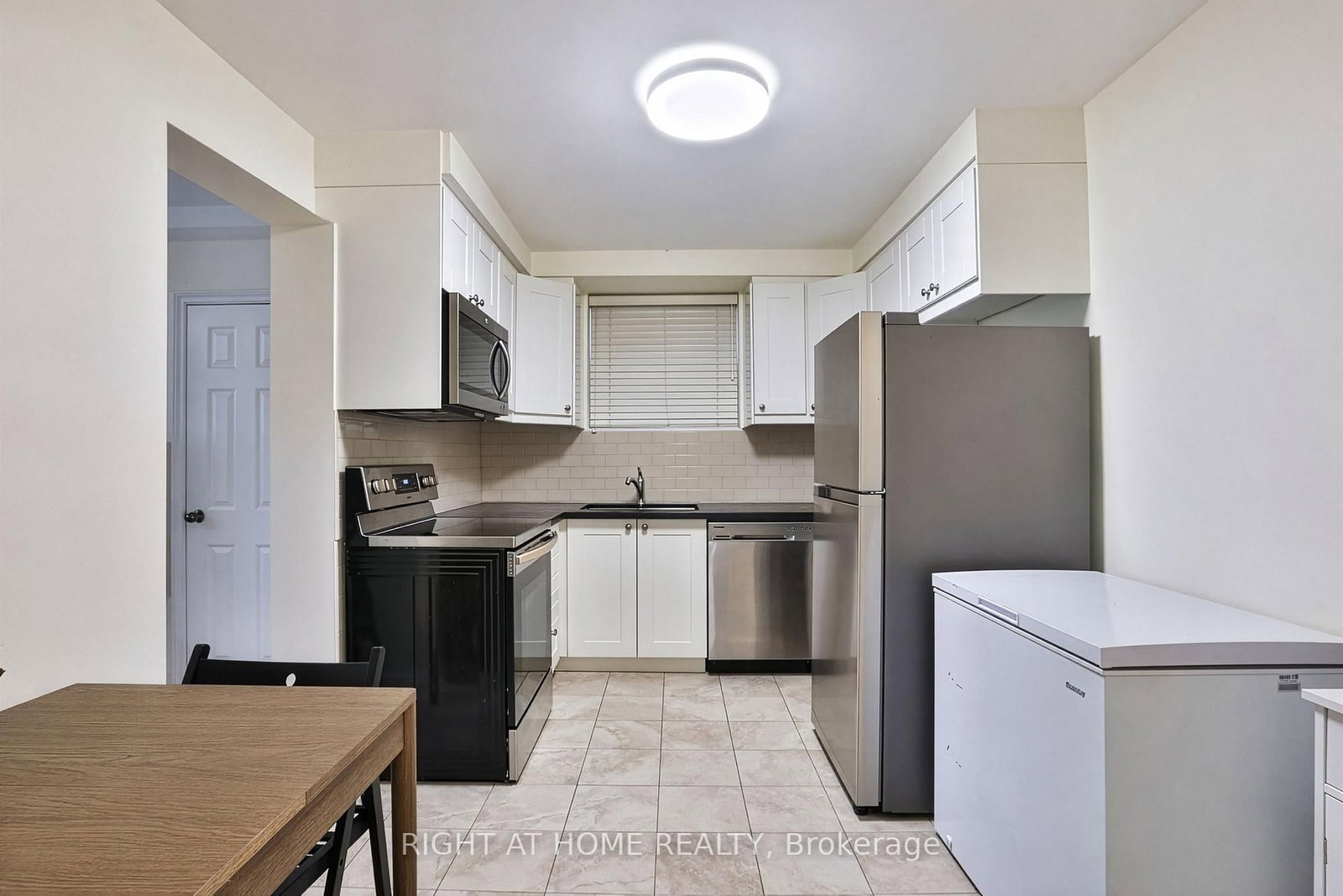 35 15 Toronto,ON M8V 3J3 — Photo 9