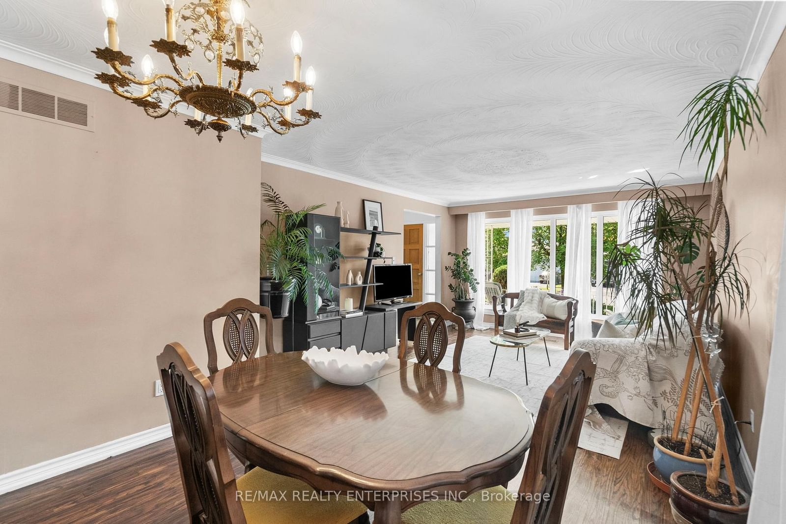 1083 Melton Drive • Mississauga, ON photo 12