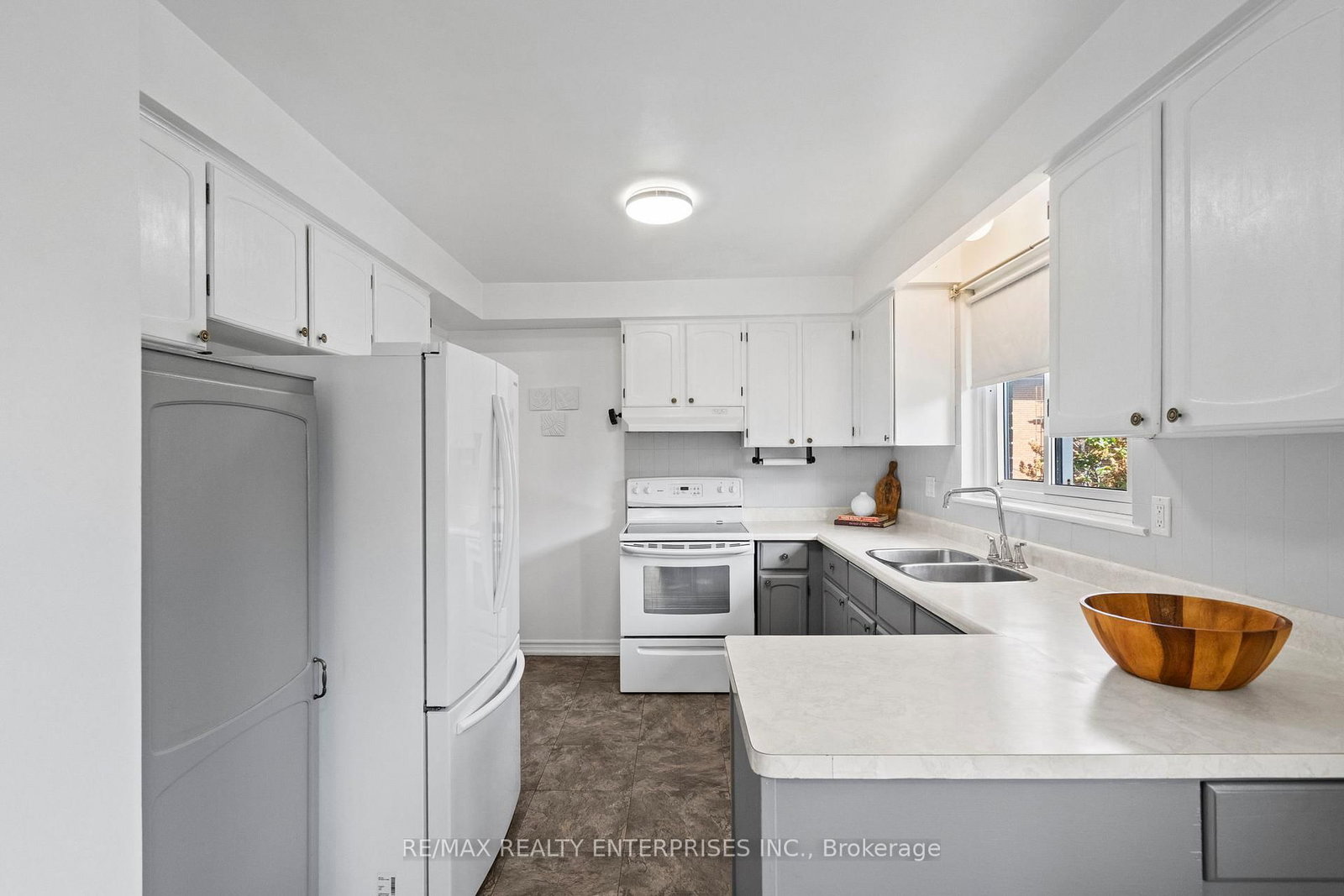 1083 Melton Drive • Mississauga, ON photo 13