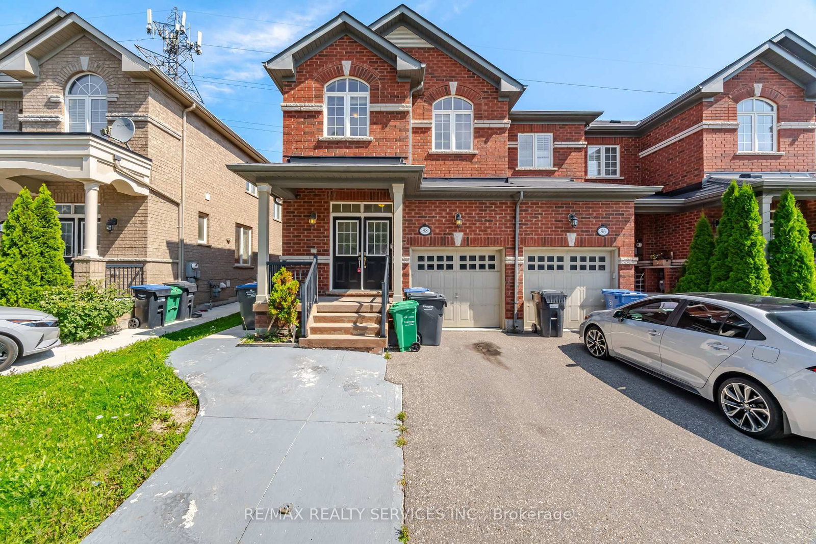 98 Teal Crest Brampton,ON L6X 2Z4