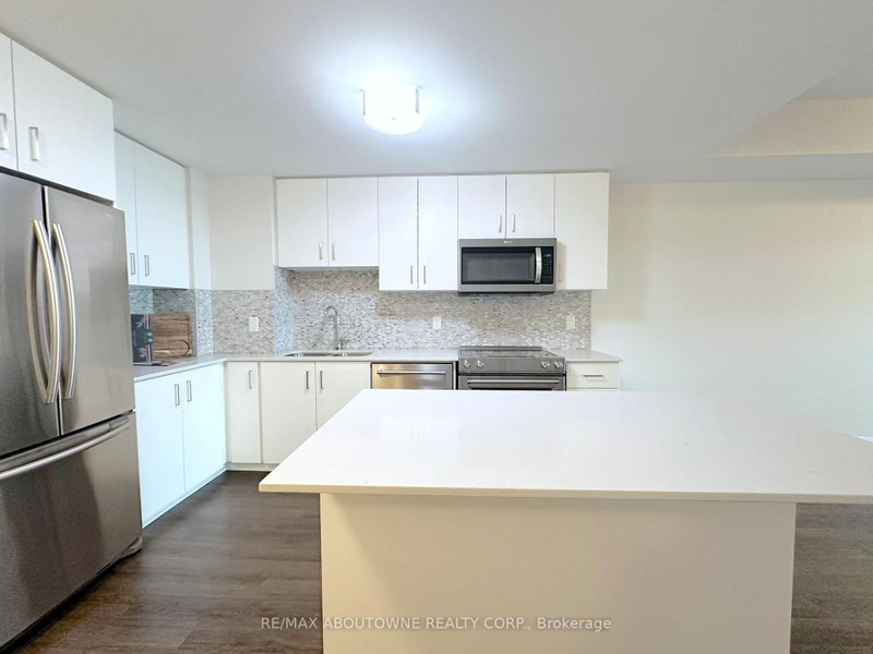 101 - 2333 Taunton Road