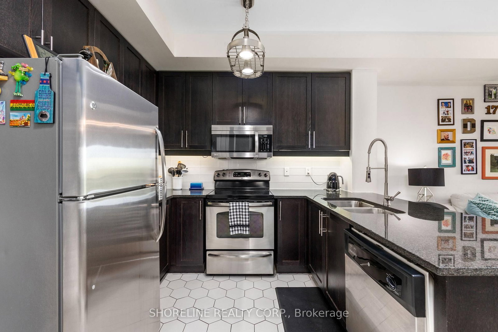570 Lolita Mississauga,ON L5A 0A1 — Photo 4