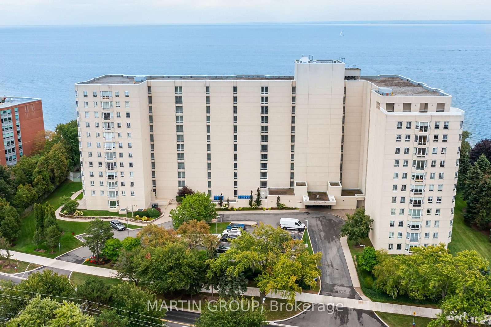 5280 Lakeshore Road • #1102 • Burlington, ON photo 3