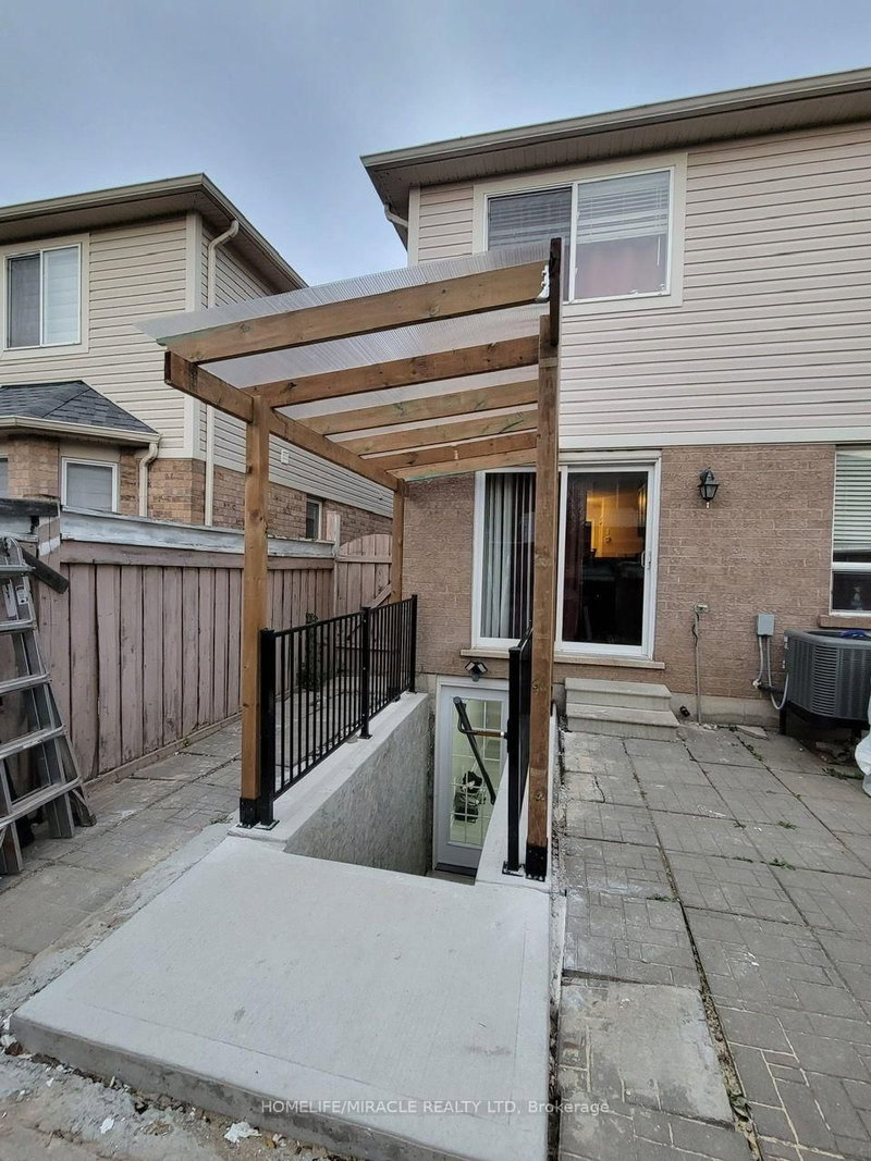 22 Tawnie Cres (Basement)