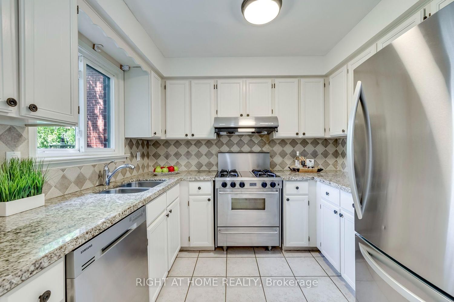 1025 Vanier Drive • Mississauga, ON photo 9