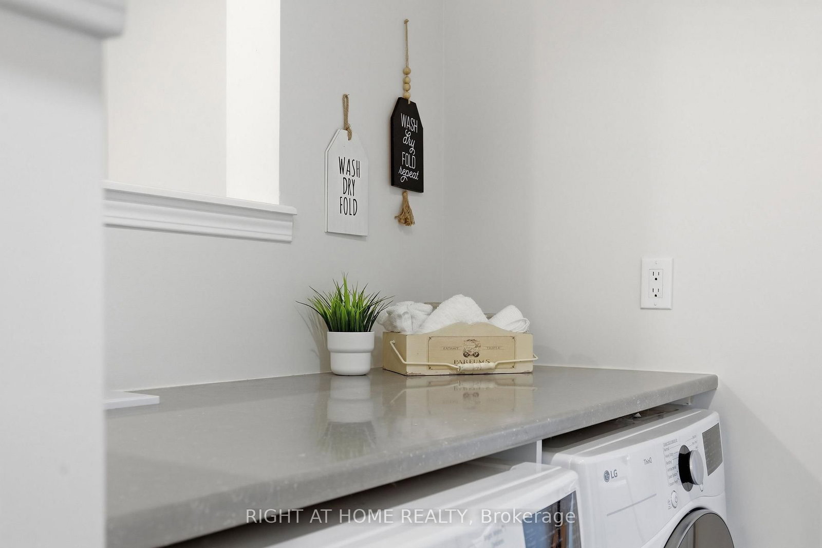 283 Ellen Davidson Drive • Oakville, ON photo 27