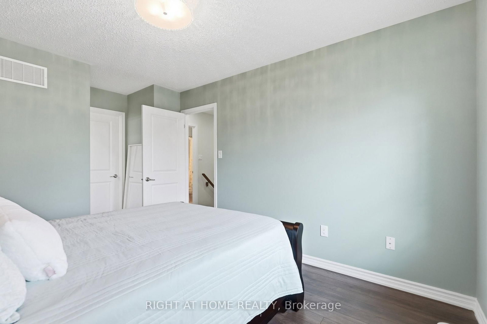 283 Ellen Davidson Drive • Oakville, ON photo 34